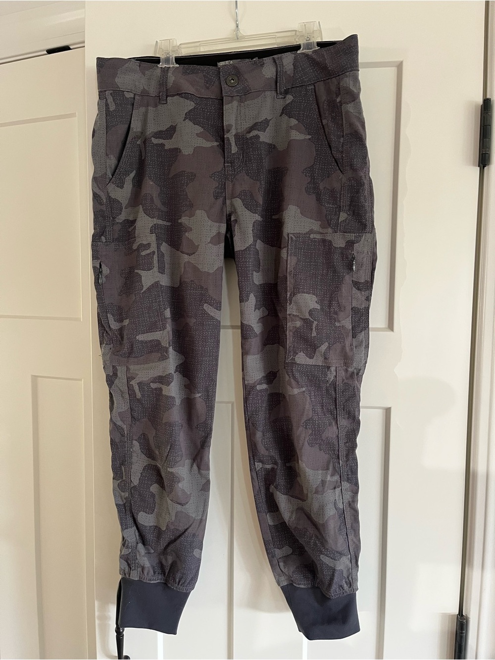 Prana Women’s Camo Cargo Jogger Pants - Gray Camo